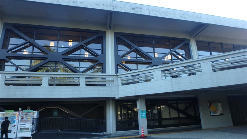 松山市民会館外観